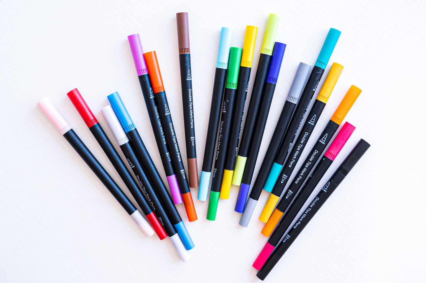 Color On-The-Go Carrying Case + Marker Kit